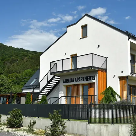 Varalja Aparthotel *