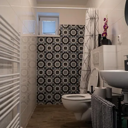 מלון דירות Varalja 3*