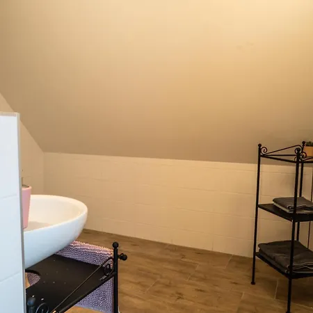 מלון דירות Varalja