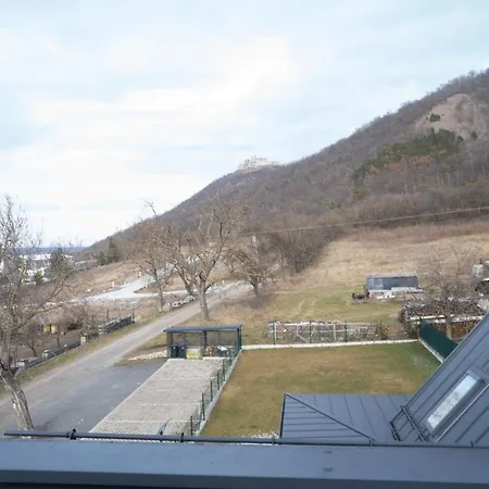 Varalja מלון דירות 3*